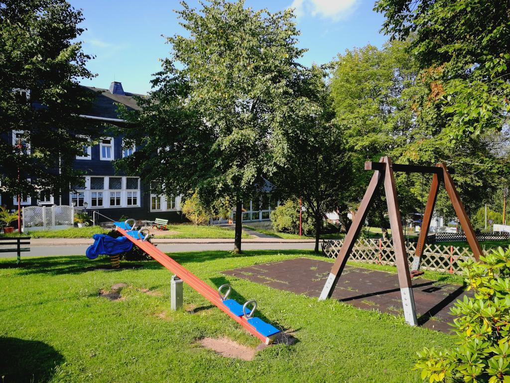 Apartments Und Bistro Zum Glasmacher Gehlberg Esterno foto