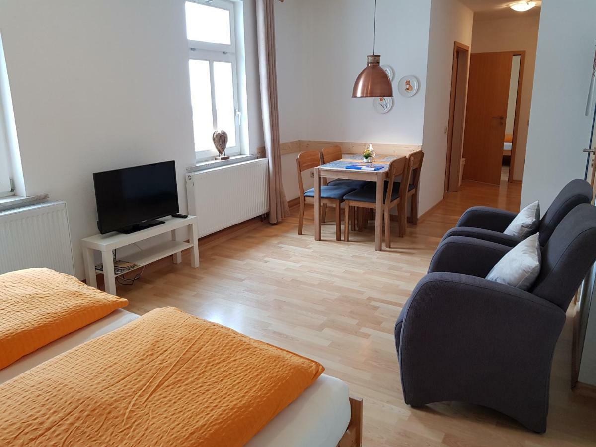 Apartments Und Bistro Zum Glasmacher Gehlberg Esterno foto