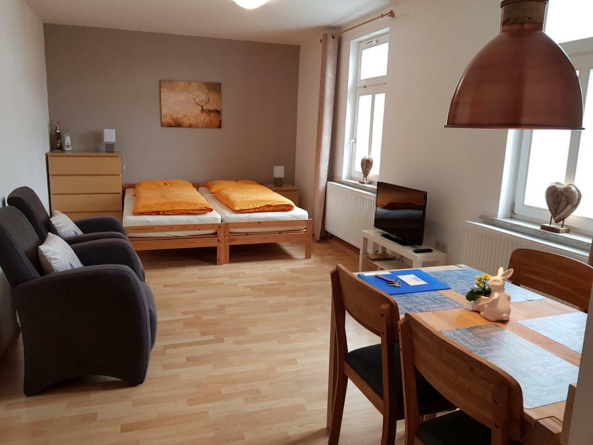 Apartments Und Bistro Zum Glasmacher Gehlberg Esterno foto