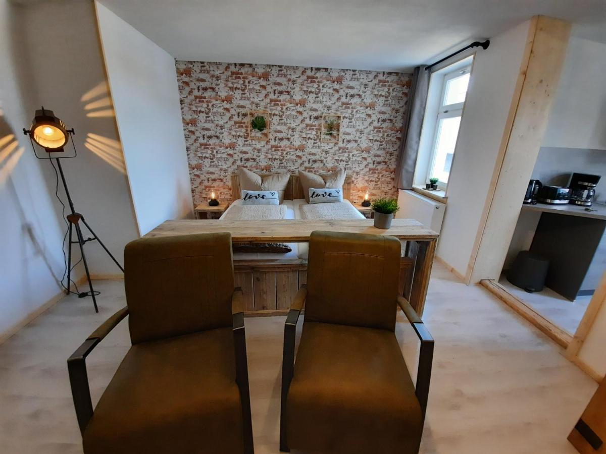 Apartments Und Bistro Zum Glasmacher Gehlberg Esterno foto